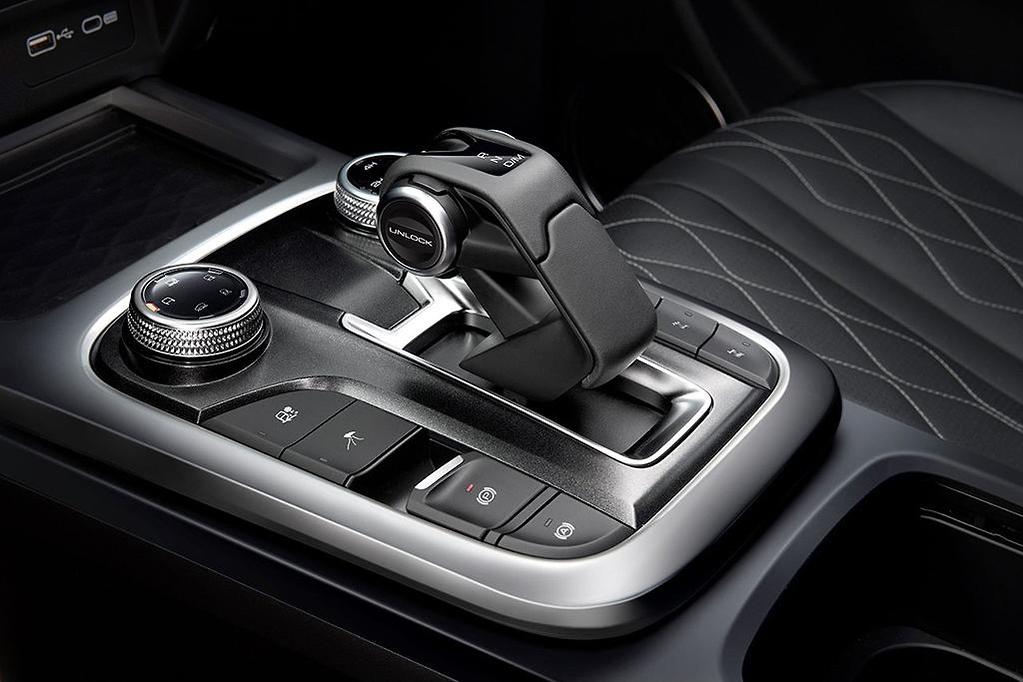 Explore the Tank 300 Interior